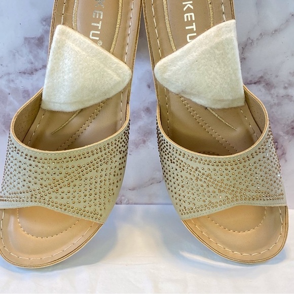 6 for$20♥️Siketu sz 40. Beautiful and in EUC. Arch support pads included - Picture 9 of 13